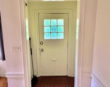 4422 Greenwich Parkway Nw - Photo Thumbnail 6