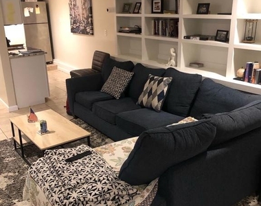 1817 Belmont Road Nw - Photo Thumbnail 3