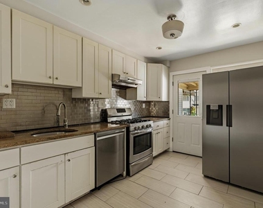 5036 Eastern Avenue Ne - Photo Thumbnail 6