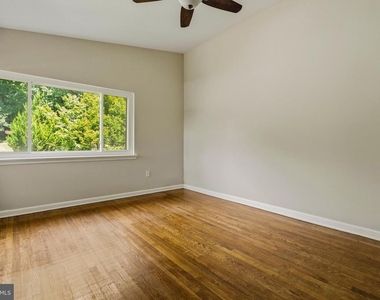 5036 Eastern Avenue Ne - Photo Thumbnail 2