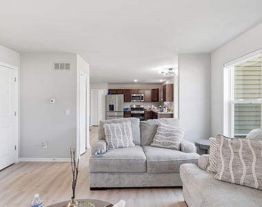 15185 Hanover Avenue - Photo Thumbnail 4