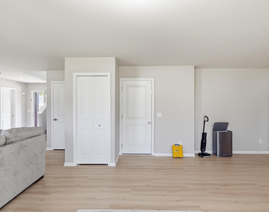 15185 Hanover Avenue - Photo Thumbnail 6