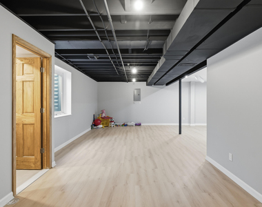 15185 Hanover Avenue - Photo Thumbnail 16