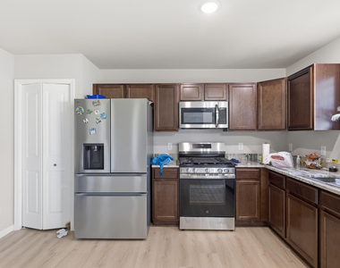 15185 Hanover Avenue - Photo Thumbnail 9