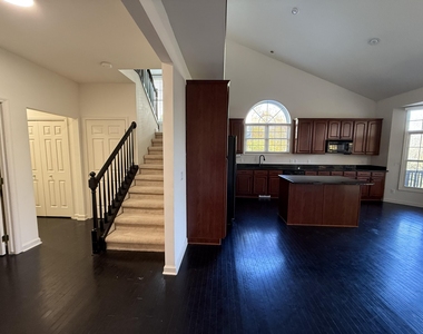 18145 Shoreline Court - Photo Thumbnail 10