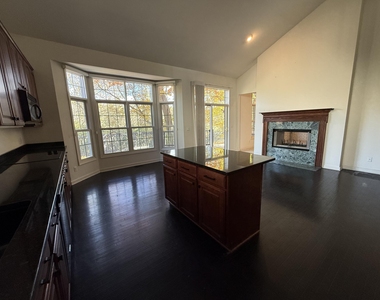18145 Shoreline Court - Photo Thumbnail 9