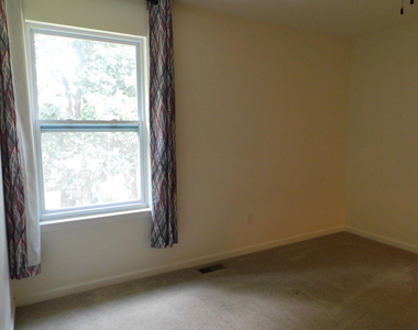 4251 Lilac Lane - Photo Thumbnail 12