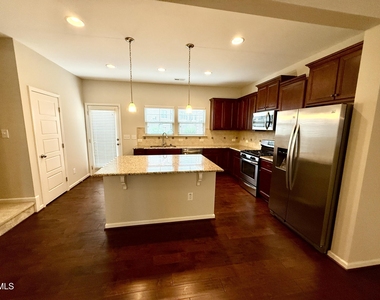 1008 Midtowne Way - Photo Thumbnail 5