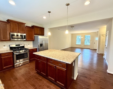 1008 Midtowne Way - Photo Thumbnail 4