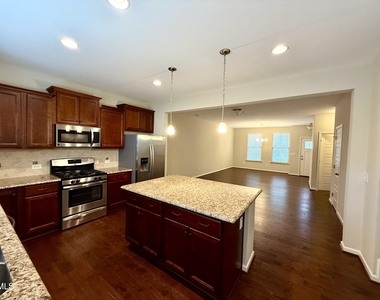 1008 Midtowne Way - Photo Thumbnail 8