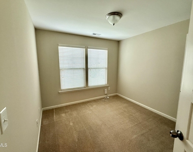 1008 Midtowne Way - Photo Thumbnail 15