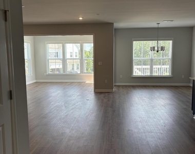 152 Highpointe Drive - Photo Thumbnail 7