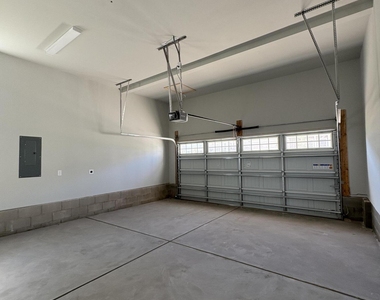 152 Highpointe Drive - Photo Thumbnail 29