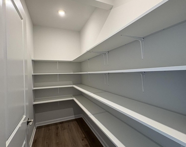 152 Highpointe Drive - Photo Thumbnail 12