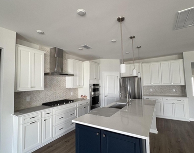 152 Highpointe Drive - Photo Thumbnail 10