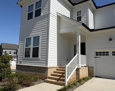 152 Highpointe Drive - Photo Thumbnail 2