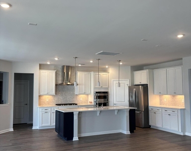 152 Highpointe Drive - Photo Thumbnail 9