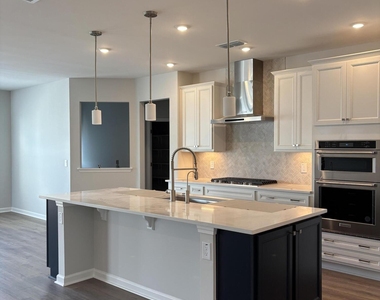 152 Highpointe Drive - Photo Thumbnail 8