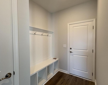 152 Highpointe Drive - Photo Thumbnail 27