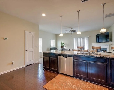 1304 Cozart Street - Photo Thumbnail 9