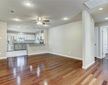 2513 Wilson St - Photo Thumbnail 2