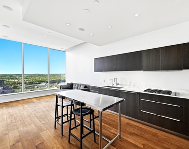 210 Lavaca St - Photo Thumbnail 4