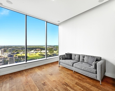 210 Lavaca St - Photo Thumbnail 2