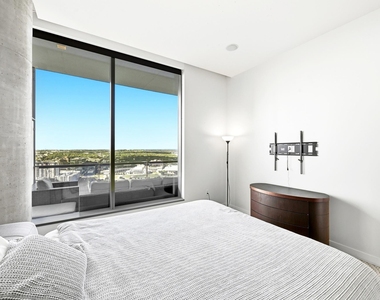 210 Lavaca St - Photo Thumbnail 8