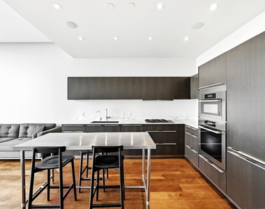 210 Lavaca St - Photo Thumbnail 5