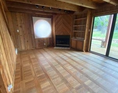 114 Topspin Dr - Photo Thumbnail 3