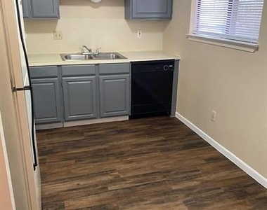 139 Elm Dr - Photo Thumbnail 2