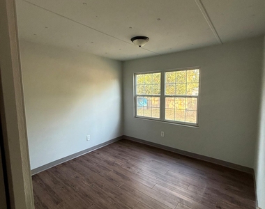 20604 Delorio St - Photo Thumbnail 6