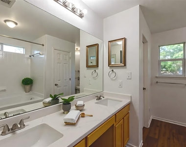 2571a Georgian Dr - Photo Thumbnail 4