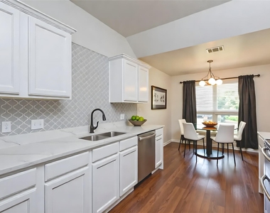 2571a Georgian Dr - Photo Thumbnail 2