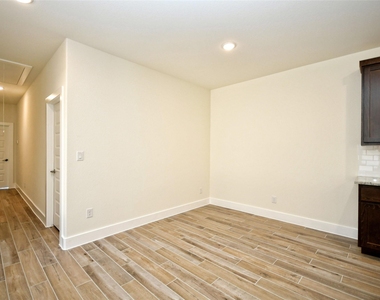 408 Parkline Dr - Photo Thumbnail 8