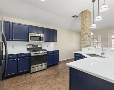 3812 Eagles Nest St - Photo Thumbnail 8