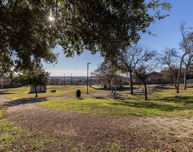 3812 Eagles Nest St - Photo Thumbnail 25