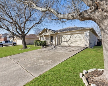 3812 Eagles Nest St - Photo Thumbnail 2