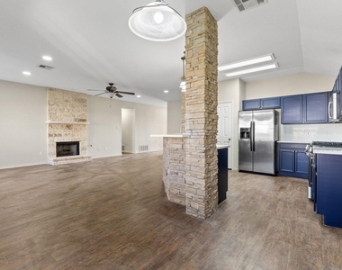 3812 Eagles Nest St - Photo Thumbnail 7