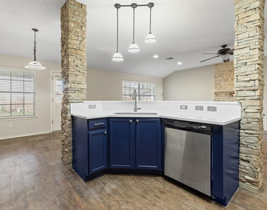 3812 Eagles Nest St - Photo Thumbnail 10