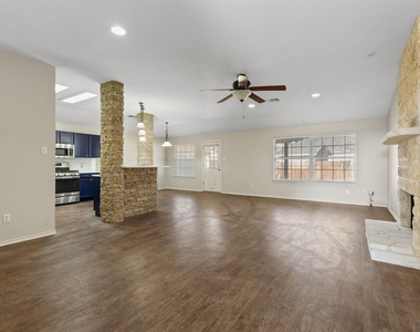 3812 Eagles Nest St - Photo Thumbnail 4