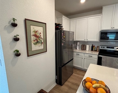 8013 Philbrook Dr - Photo Thumbnail 18