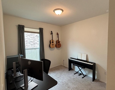 8013 Philbrook Dr - Photo Thumbnail 4