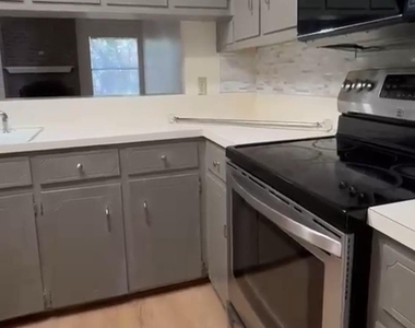 11510 Oak View Dr - Photo Thumbnail 7