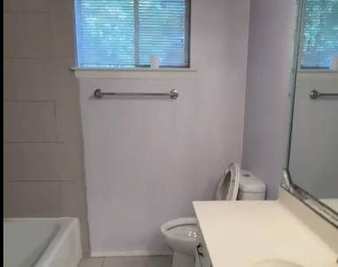 11510 Oak View Dr - Photo Thumbnail 2