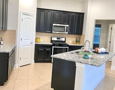 1108 Laceflower Ln - Photo Thumbnail 4