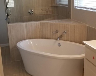 908 Kingston Pl - Photo Thumbnail 16