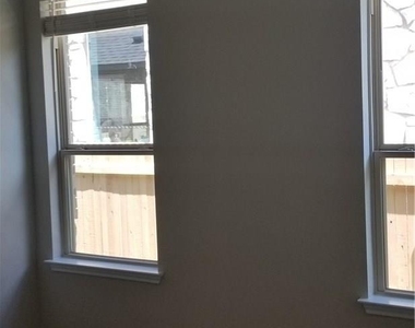 908 Kingston Pl - Photo Thumbnail 10