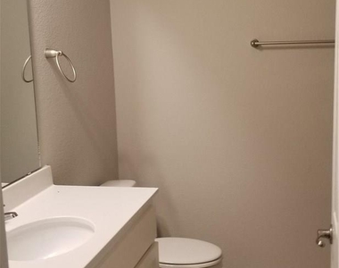 908 Kingston Pl - Photo Thumbnail 19