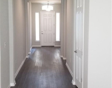 908 Kingston Pl - Photo Thumbnail 1